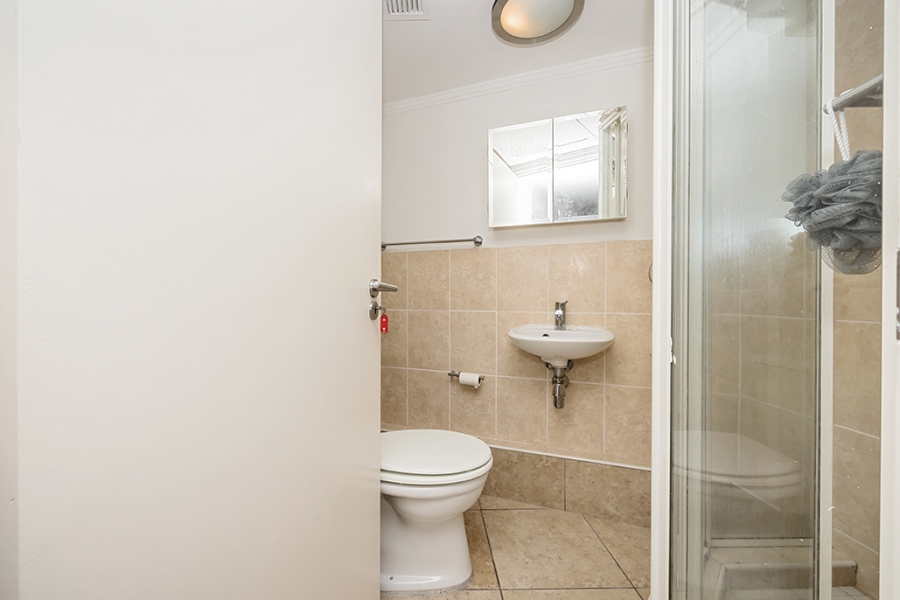 To Let 1 Bedroom Property for Rent in Claremont Upper Western Cape